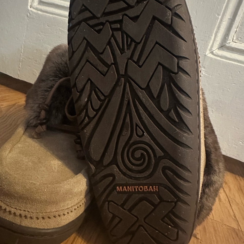 Cozy Brown Ankle Boots with Faux Fur Trim - Picture 2 of 3